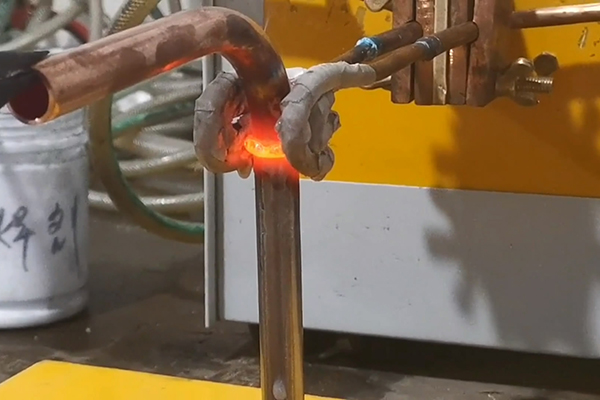 高頻焊接機-高頻釺焊機銅管與不鏽鋼管焊接