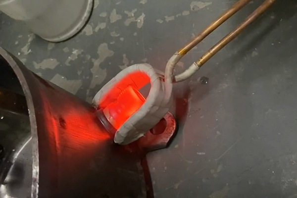 手持式高頻焊機，高頻加熱機它不單可以焊接銅管，還可以做熱處理