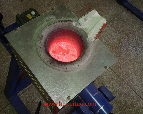 小型實驗熔煉爐，特別是用於熔煉銅的中頻電爐，是實驗