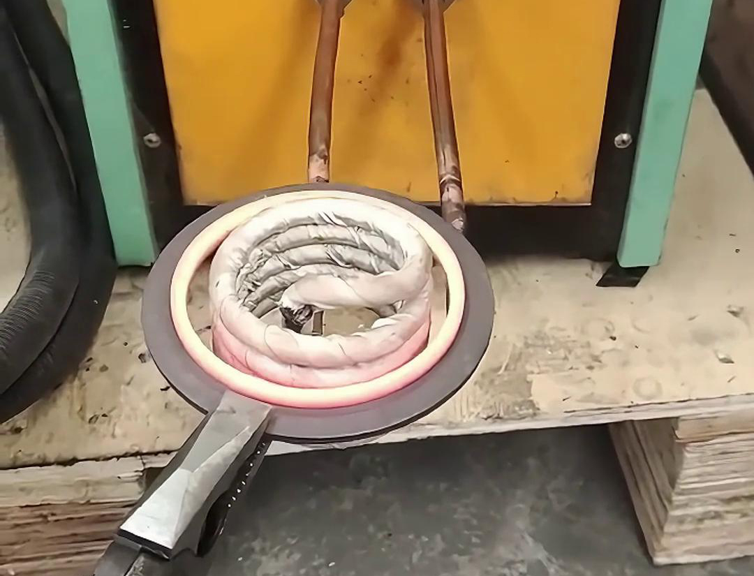 內孔加熱，就用高頻加熱機，因為它隻要220V電壓