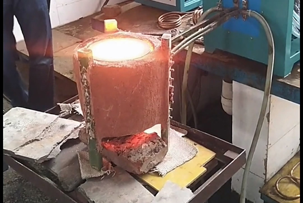 如何操作電加熱爐？
